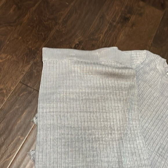 Club Monaco sweater and skirt set - Picture 5 of 9